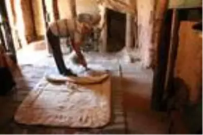 Atalarından miras 300 yıllık evde yok olmaya yüz tutan mesleğini sürdürüyor Atalarından miras 300 yıllık evde yok olmaya yüz tutan mesleğini sürdürüyor