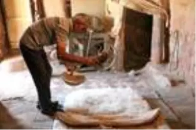 Atalarından miras 300 yıllık evde yok olmaya yüz tutan mesleğini sürdürüyor Atalarından miras 300 yıllık evde yok olmaya yüz tutan mesleğini sürdürüyor