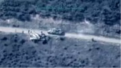 Azerbaycan'ın Ermenistan'a ait tankı havaya uçurduğu an Azerbaycan'ın Ermenistan'a ait tankı havaya uçurduğu an