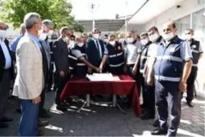 Başkan Asya, itfaiyecileri özel günlerinde yalnız bırakmadı Başkan Asya, itfaiyecileri özel günlerinde yalnız bırakmadı