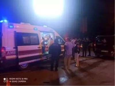 Başkent'te Kırmızı ışıkta geçen otomobil kaza yaptı: 3 yaralı Başkent'te Kırmızı ışıkta geçen otomobil kaza yaptı: 3 yaralı