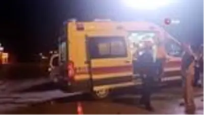 Başkent'te Kırmızı ışıkta geçen otomobil kaza yaptı: 3 yaralı Başkent'te Kırmızı ışıkta geçen otomobil kaza yaptı: 3 yaralı