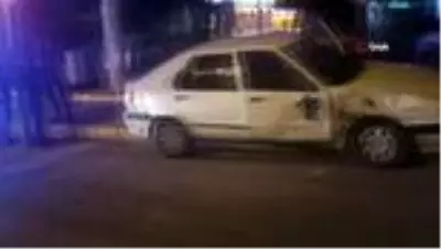 Başkent'te Kırmızı ışıkta geçen otomobil kaza yaptı: 3 yaralı Başkent'te Kırmızı ışıkta geçen otomobil kaza yaptı: 3 yaralı