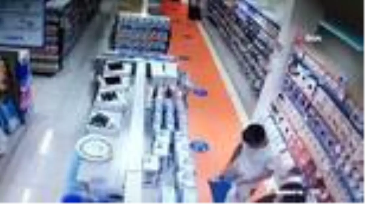 Bebek ve parfüm mağazasını soyan hırsızlar tutuklandı...O anlar kamerada