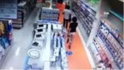 Bebek ve parfüm mağazasını soyan hırsızlar tutuklandı...O anlar kamerada Bebek ve parfüm mağazasını soyan hırsızlar tutuklandı...O anlar kamerada