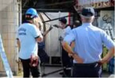 BEŞİKTAŞ'TA İSKELE MEYDANI'NDAKİ 2 BÜFENİN MASA VE SANDALYELERİ KALDIRILDI BEŞİKTAŞ'TA İSKELE MEYDANI'NDAKİ 2 BÜFENİN MASA VE SANDALYELERİ KALDIRILDI