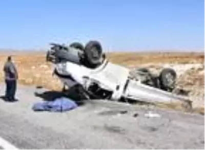 Beyaz eşya yüklü kamyonet takla attı: 1 ölü, 1 yaralı Beyaz eşya yüklü kamyonet takla attı: 1 ölü, 1 yaralı