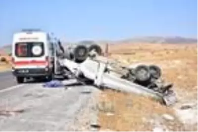Beyaz eşya yüklü kamyonet takla attı: 1 ölü, 1 yaralı Beyaz eşya yüklü kamyonet takla attı: 1 ölü, 1 yaralı