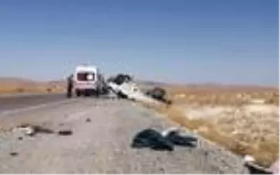 Beyaz eşya yüklü kamyonet takla attı: 1 ölü, 1 yaralı Beyaz eşya yüklü kamyonet takla attı: 1 ölü, 1 yaralı