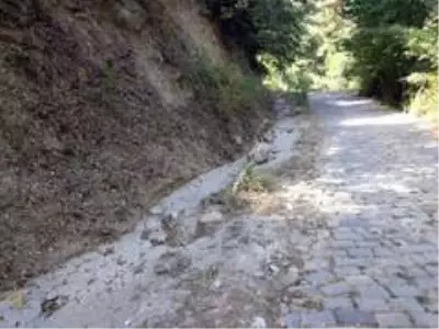 Buldan'ın Kepsel çeşmesi ve yolu yapılmayı bekliyor Buldan'ın Kepsel çeşmesi ve yolu yapılmayı bekliyor