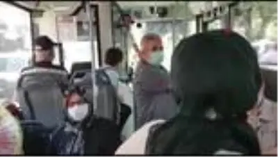 Otobüste mesafe tartışmasına bir yenisi daha eklendi Otobüste mesafe tartışmasına bir yenisi daha eklendi