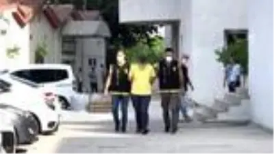Cami bahçesine saklanmaya çalışan kapkaç zanlısı tutuklandı Cami bahçesine saklanmaya çalışan kapkaç zanlısı tutuklandı
