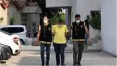 Cami bahçesine saklanmaya çalışan kapkaç zanlısı tutuklandı Cami bahçesine saklanmaya çalışan kapkaç zanlısı tutuklandı