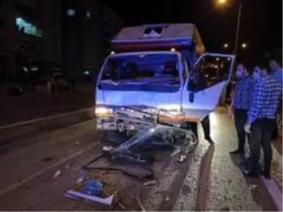 Çorum'da kamyonet traktörle çarpıştı: 1 yaralı Çorum'da kamyonet traktörle çarpıştı: 1 yaralı