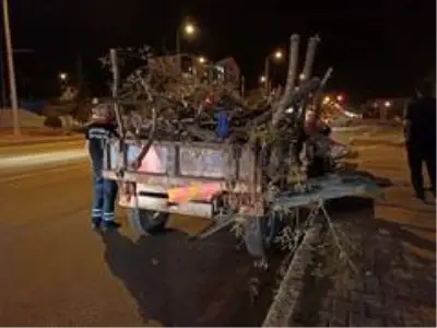 Çorum'da kamyonet traktörle çarpıştı: 1 yaralı Çorum'da kamyonet traktörle çarpıştı: 1 yaralı