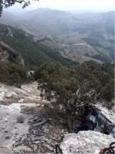 Dağda mahsur kalan vatandaşı AFAD ekipleri kurtardı Dağda mahsur kalan vatandaşı AFAD ekipleri kurtardı