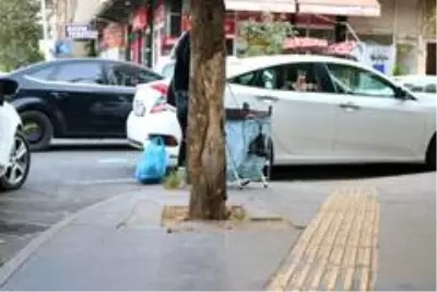 Son dakika haberi: Engelli yolları işgal ediliyor, engelliler mağdur oluyor Son dakika haberi: Engelli yolları işgal ediliyor, engelliler mağdur oluyor