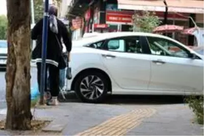 Son dakika haberi: Engelli yolları işgal ediliyor, engelliler mağdur oluyor Son dakika haberi: Engelli yolları işgal ediliyor, engelliler mağdur oluyor