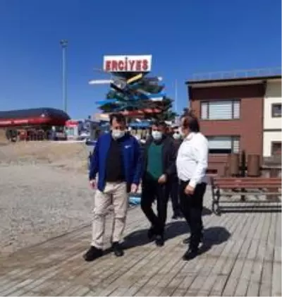 Gençlik ve Spor İl Müdürü Kabakçı Erciyes Kamp Merkezi'ni inceledi Gençlik ve Spor İl Müdürü Kabakçı Erciyes Kamp Merkezi'ni inceledi