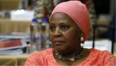 Güney Afrika: Resmi uçağı parti işleri için kullanmakla suçlanan savunma bakanına maaş kesme cezası Güney Afrika: Resmi uçağı parti işleri için kullanmakla suçlanan savunma bakanına maaş kesme cezası
