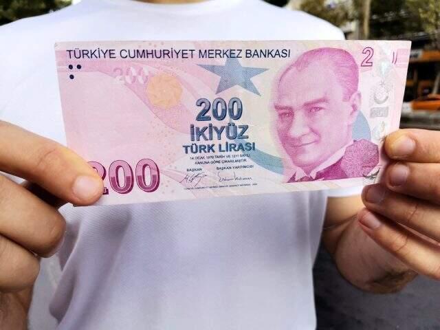 Hatalı basım 200 lirayı 1250 katı fiyata satışa çıkardı Hatalı basım 200 lirayı 1250 katı fiyata satışa çıkardı