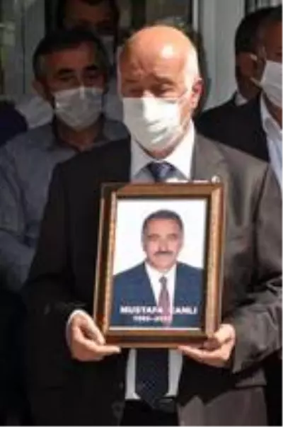 Son dakika haberi... Hayatını kaybeden İSTAÇ Genel Müdürü Canlı toprağa verildi Son dakika haberi... Hayatını kaybeden İSTAÇ Genel Müdürü Canlı toprağa verildi