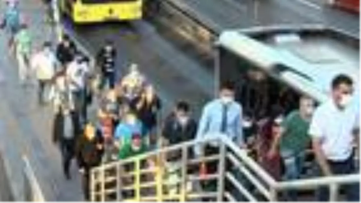 İstanbul'da kademeli mesai; memnun olan da var kalabalıktan dert yanan da