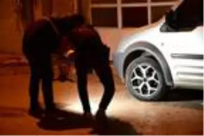 İzmir'de Komşuların kavgası kanlı bitti: 1'i ağır 2 yaralı İzmir'de Komşuların kavgası kanlı bitti: 1'i ağır 2 yaralı