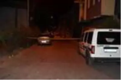 İzmir'de Komşuların kavgası kanlı bitti: 1'i ağır 2 yaralı İzmir'de Komşuların kavgası kanlı bitti: 1'i ağır 2 yaralı