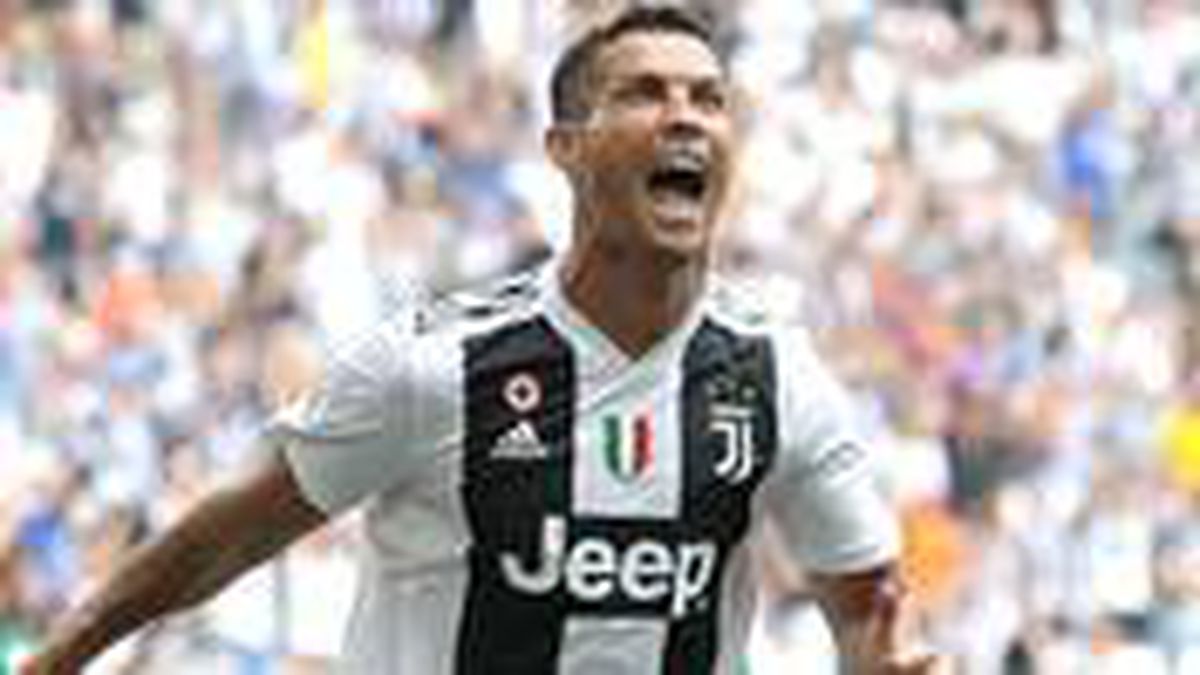 Juventus'lu Ronaldo, 14 yıl üst üste en az 30 gol atan ilk futbolcu oldu