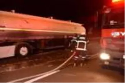 Kırıkkale'de zift yüklü tanker yandı Kırıkkale'de zift yüklü tanker yandı