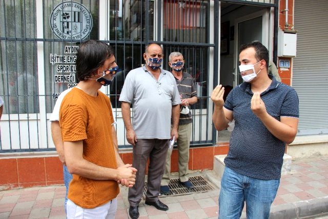 Kızılay'dan işitme engellilere özel 'şeffaf maske'