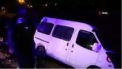 Alkollü sürücü yoldan çıktı şarampolde durdu, direksiyonda sızdı Alkollü sürücü yoldan çıktı şarampolde durdu, direksiyonda sızdı