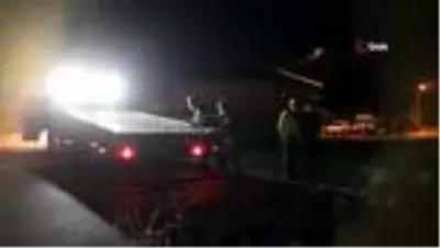Alkollü sürücü yoldan çıktı şarampolde durdu, direksiyonda sızdı Alkollü sürücü yoldan çıktı şarampolde durdu, direksiyonda sızdı