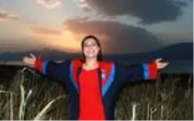 Mezuniyet fotoğrafı için farklı illerden gelip, Burdur Gölü'nde buluştular Mezuniyet fotoğrafı için farklı illerden gelip, Burdur Gölü'nde buluştular