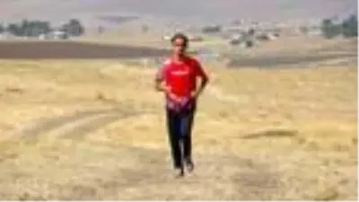 Milli atlet, tarlada Avrupa Gençler Şampiyonası'na hazırlanıyor Milli atlet, tarlada Avrupa Gençler Şampiyonası'na hazırlanıyor