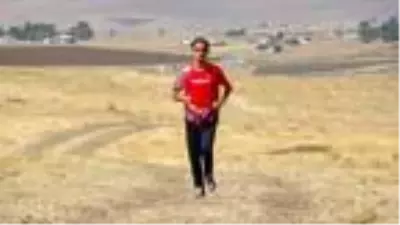 Milli atlet, tarlada Avrupa Gençler Şampiyonası'na hazırlanıyor Milli atlet, tarlada Avrupa Gençler Şampiyonası'na hazırlanıyor