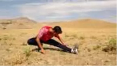 Milli atlet, tarlada Avrupa Gençler Şampiyonası'na hazırlanıyor Milli atlet, tarlada Avrupa Gençler Şampiyonası'na hazırlanıyor