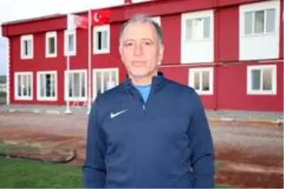 Nevşehir Belediyespor, Taner Öcal ile yollarını ayırdı Nevşehir Belediyespor, Taner Öcal ile yollarını ayırdı
