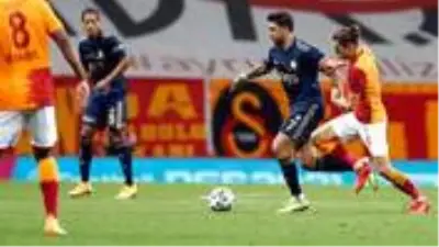 Ozan Tufan'ın Galatasaray derbisinde gösterdiği performans, sosyal medyada en çok konuşulan konulardan oldu Ozan Tufan'ın Galatasaray derbisinde gösterdiği performans, sosyal medyada en çok konuşulan konulardan oldu