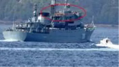 Rus askeri öğrenciler yarı çıplak vaziyette Çanakkale Boğazı'ndan geçti Rus askeri öğrenciler yarı çıplak vaziyette Çanakkale Boğazı'ndan geçti