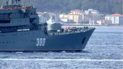 Rus askeri öğrenciler yarı çıplak vaziyette Çanakkale Boğazı'ndan geçti Rus askeri öğrenciler yarı çıplak vaziyette Çanakkale Boğazı'ndan geçti