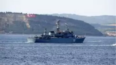 Rus askeri öğrenciler yarı çıplak vaziyette Çanakkale Boğazı'ndan geçti Rus askeri öğrenciler yarı çıplak vaziyette Çanakkale Boğazı'ndan geçti