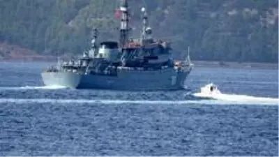 Rus askeri öğrenciler yarı çıplak vaziyette Çanakkale Boğazı'ndan geçti Rus askeri öğrenciler yarı çıplak vaziyette Çanakkale Boğazı'ndan geçti