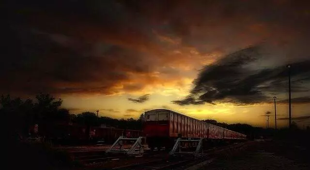 Rüyada tren görmek ne anlama gelir? Rüyada tren yolu görmek, rüyada tren kazası görmek nedir? Rüyada tren rayı görmek ne demektir? Rüyada tren görmek ne anlama gelir? Rüyada tren yolu görmek, rüyada tren kazası görmek nedir? Rüyada tren rayı görmek ne demektir?