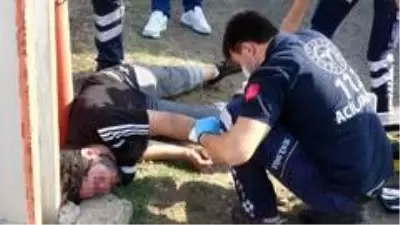 Samsun'da bir genç bilekleri kesilmiş halde baygın bulundu Samsun'da bir genç bilekleri kesilmiş halde baygın bulundu