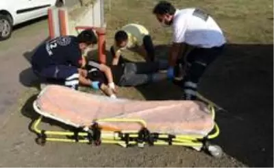 Samsun'da bir genç bilekleri kesilmiş halde baygın bulundu Samsun'da bir genç bilekleri kesilmiş halde baygın bulundu