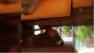 Son dakika gündem: Sanatçı Sümer Ezgü'nün otomobilinin motoruna giren kedi yavrusu, itfaiye ekiplerince çıkarıldı Son dakika gündem: Sanatçı Sümer Ezgü'nün otomobilinin motoruna giren kedi yavrusu, itfaiye ekiplerince çıkarıldı
