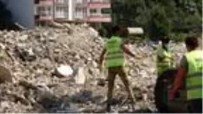 Selin vurduğu Dereli'de, jandarma eşliğinde yıkım sürüyor Selin vurduğu Dereli'de, jandarma eşliğinde yıkım sürüyor