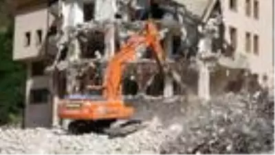 Selin vurduğu Dereli'de, jandarma eşliğinde yıkım sürüyor Selin vurduğu Dereli'de, jandarma eşliğinde yıkım sürüyor